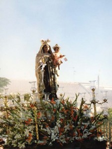 [San_Pedro_del_Pinatar_Fiestas_Virgen_del_Carmen]_La_Virgen_del_Carmen_en_plena_romeria